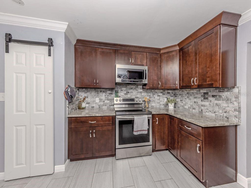 2161 Inner Cass Cir Property Photo 7
