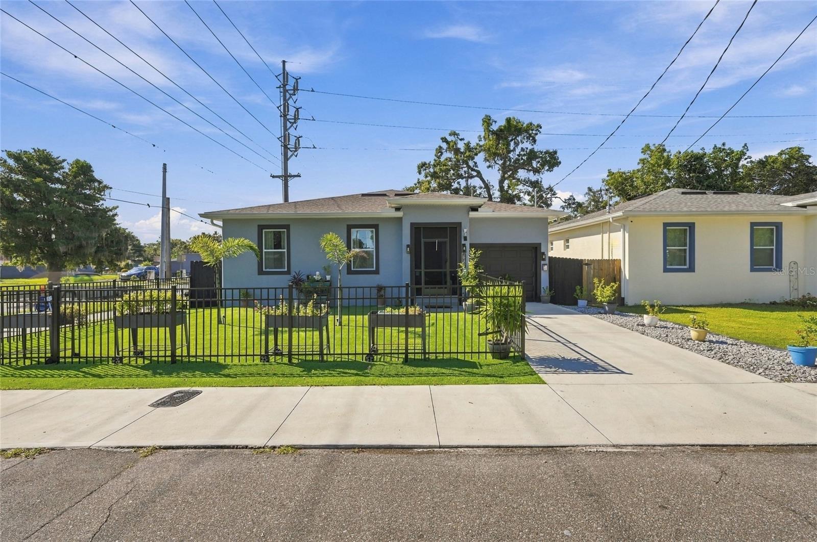 3219 E Emma St Property Photo 1