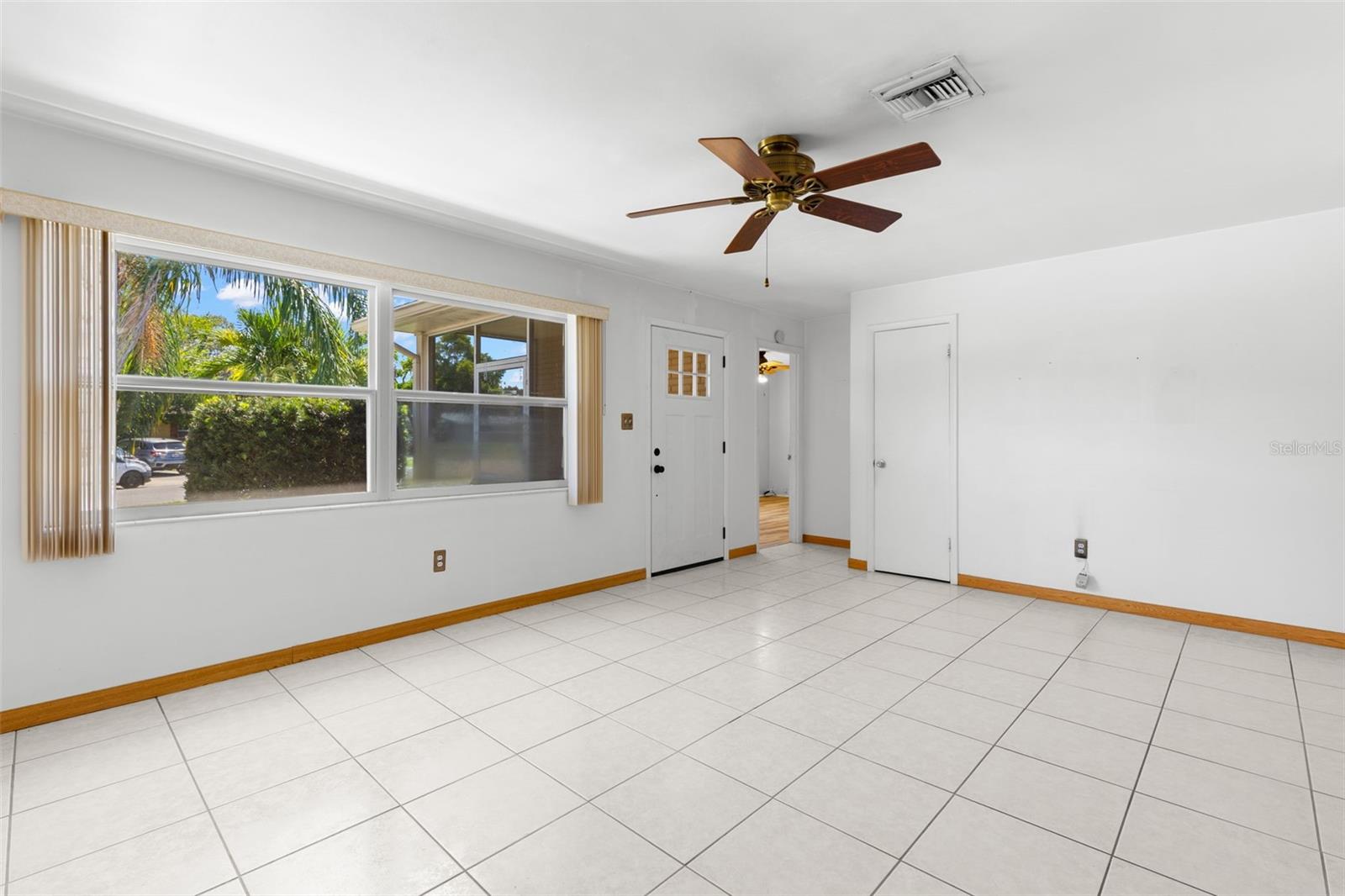 106 S Fernwood Ave Property Photo 7