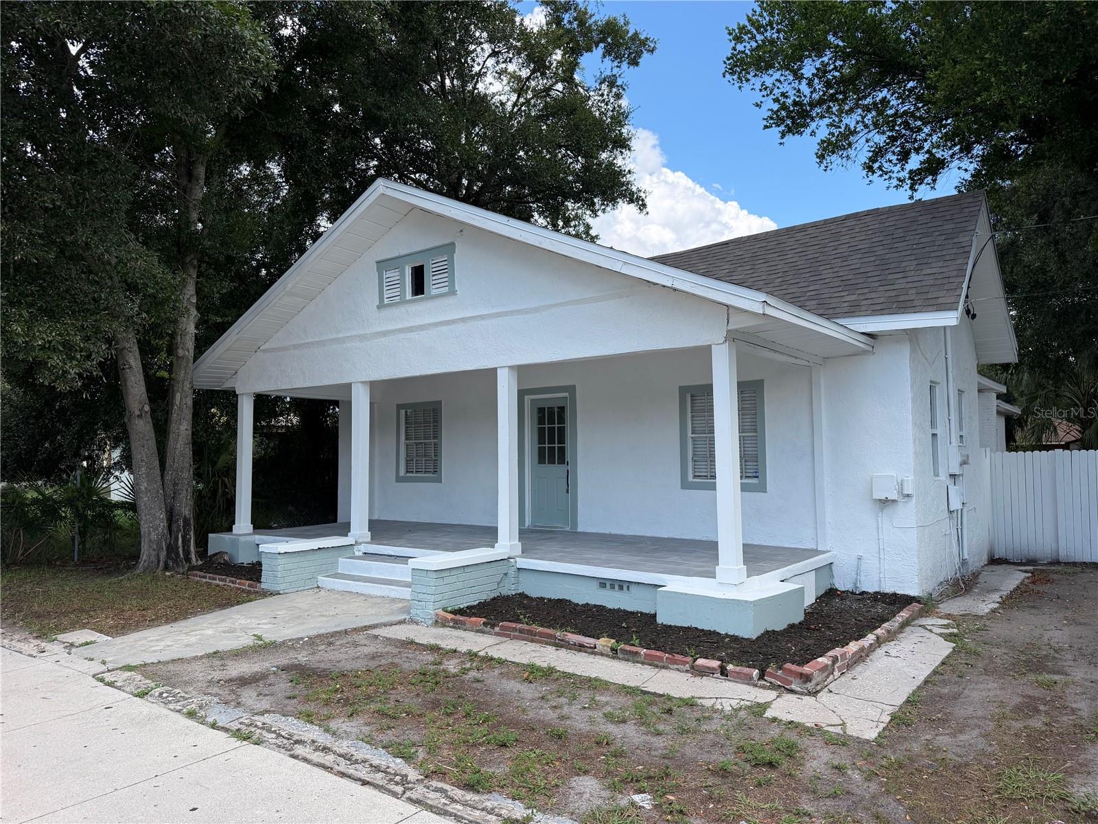 2604 E Lake Ave Property Photo 2