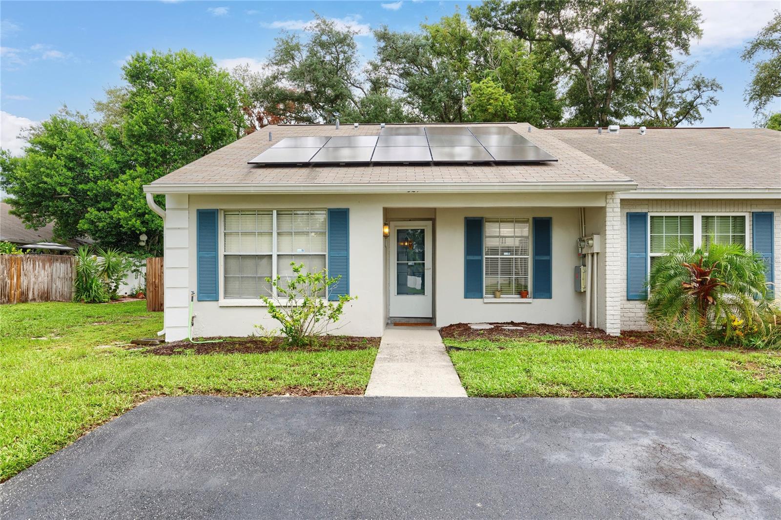 321 Dover Ct E Property Photo 1