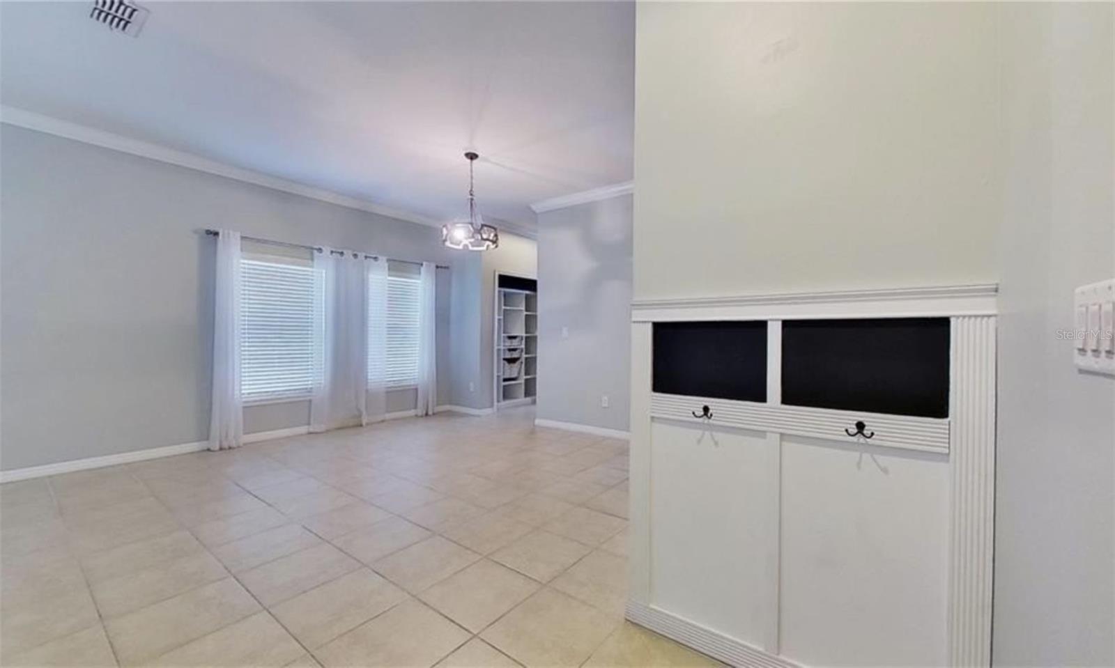 2863 Maple Brook Loop Property Photo 3