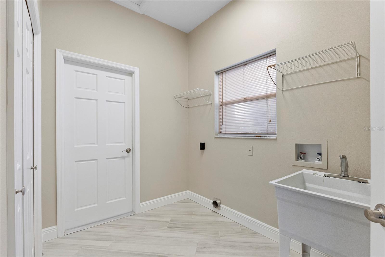 17919 Clear Lake Dr Property Photo 22