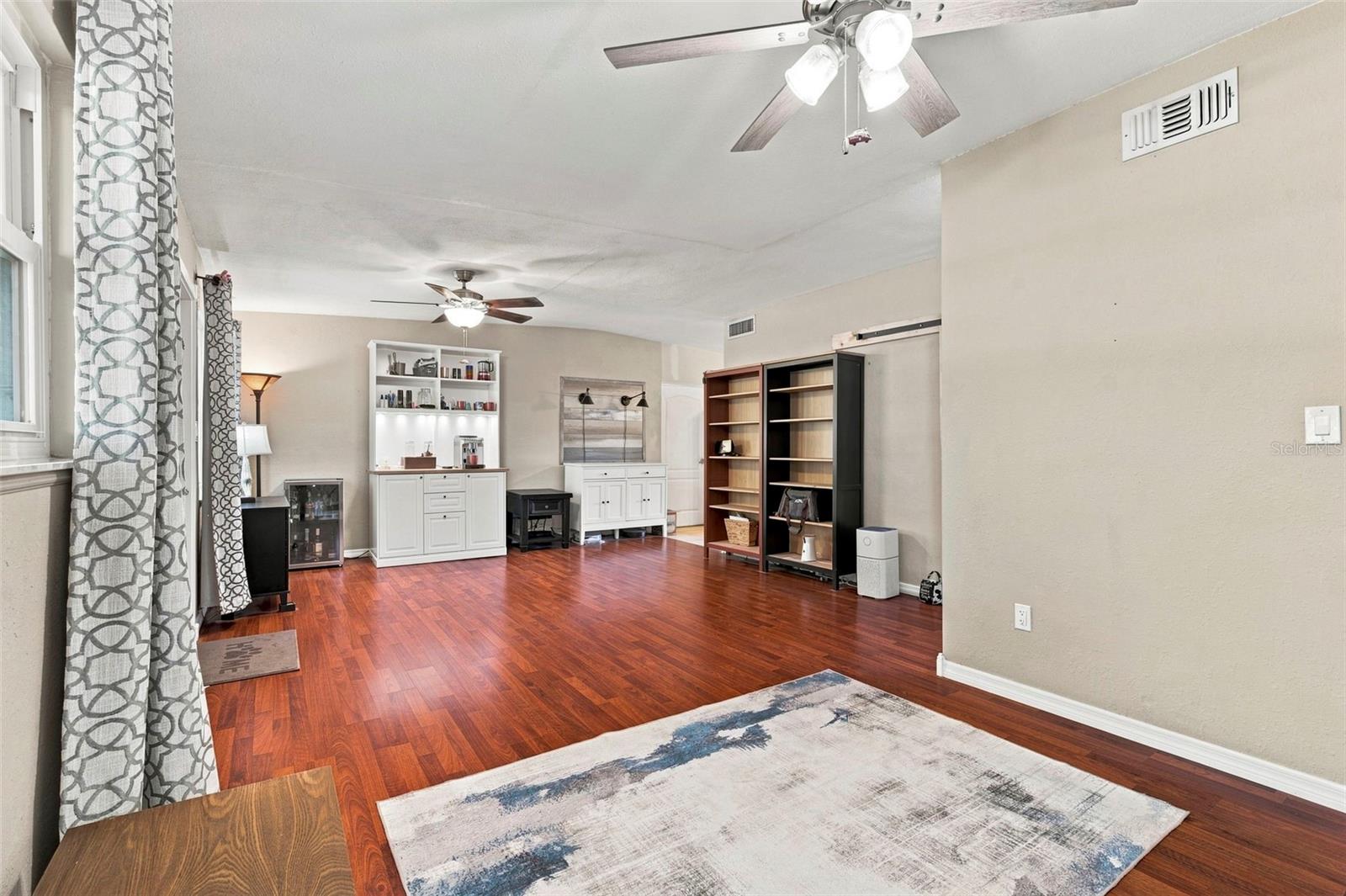 1609 Scott St Property Photo 6