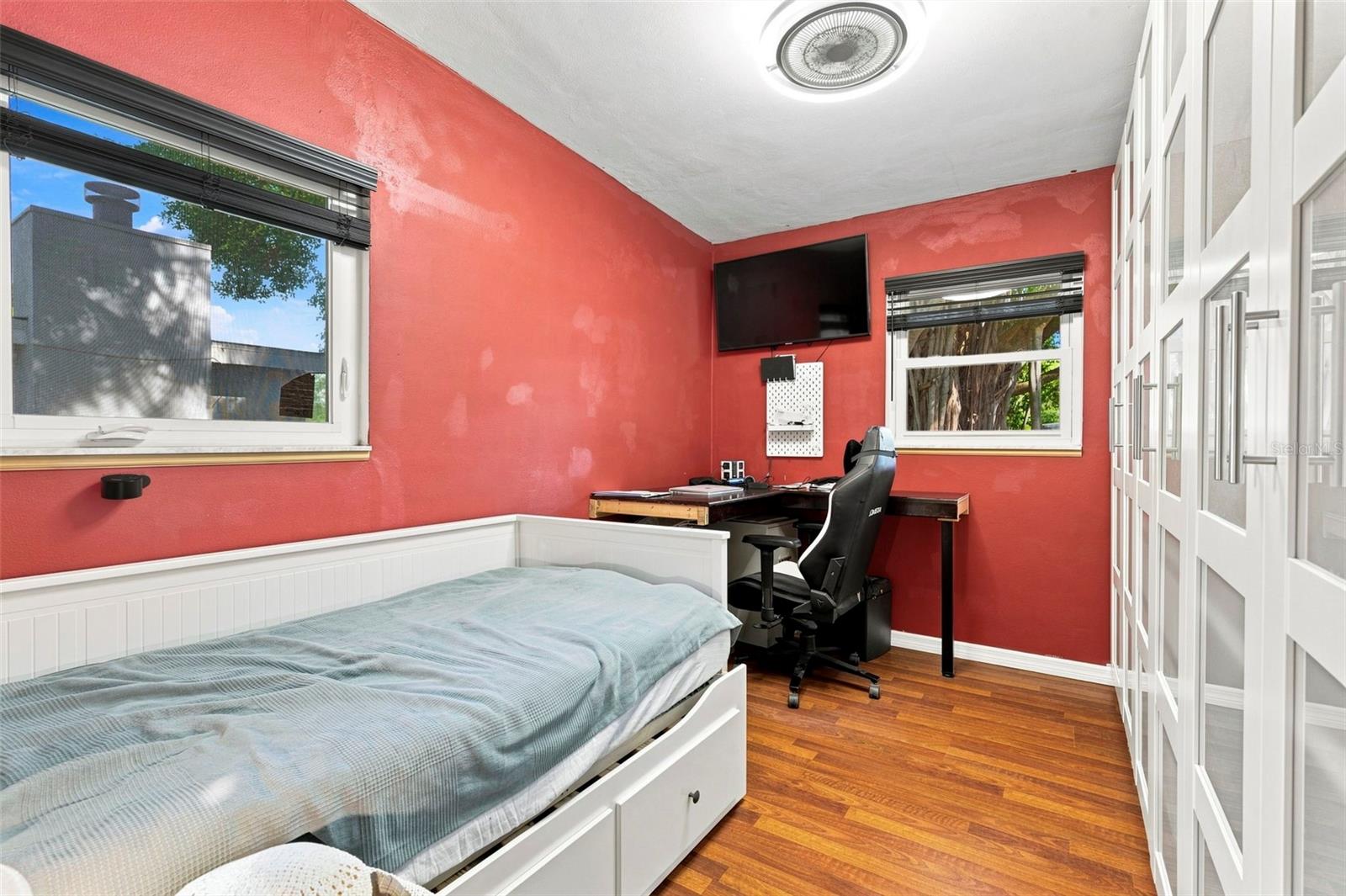 1609 Scott St Property Photo 11