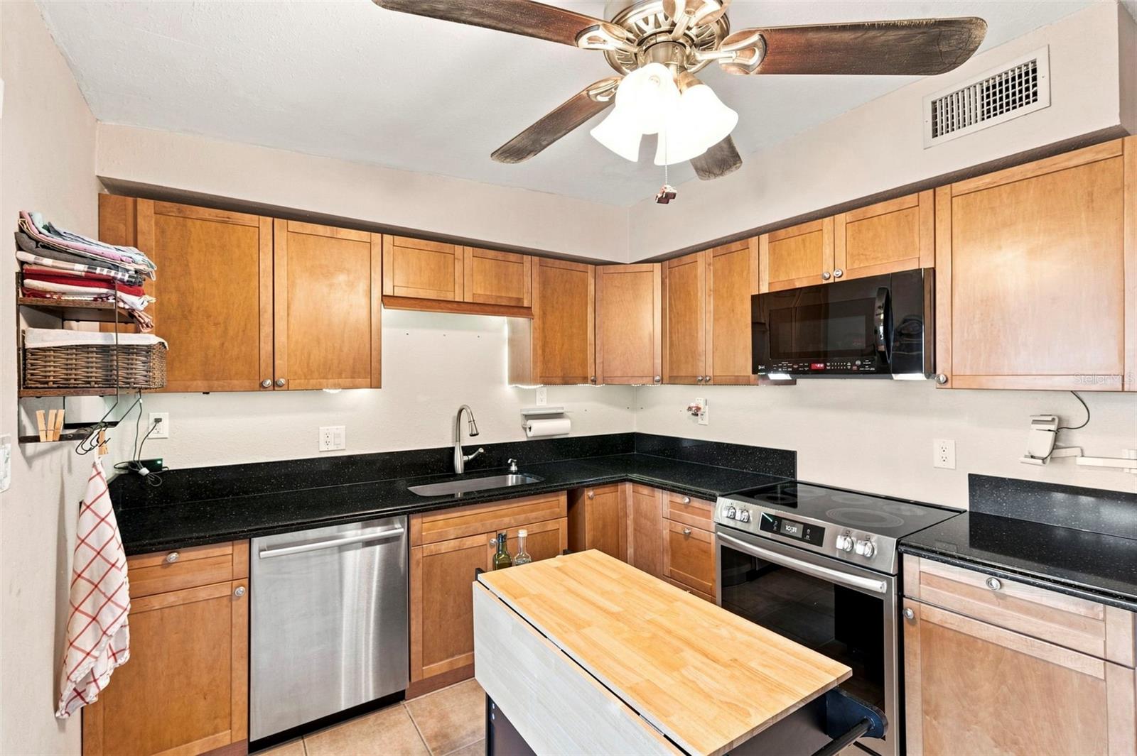 1609 Scott St Property Photo 17