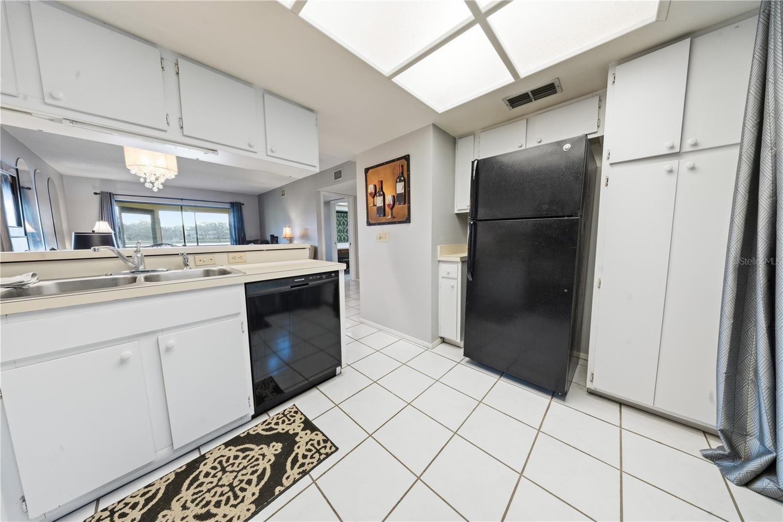 317 Woodlake Wynde Property Photo 8