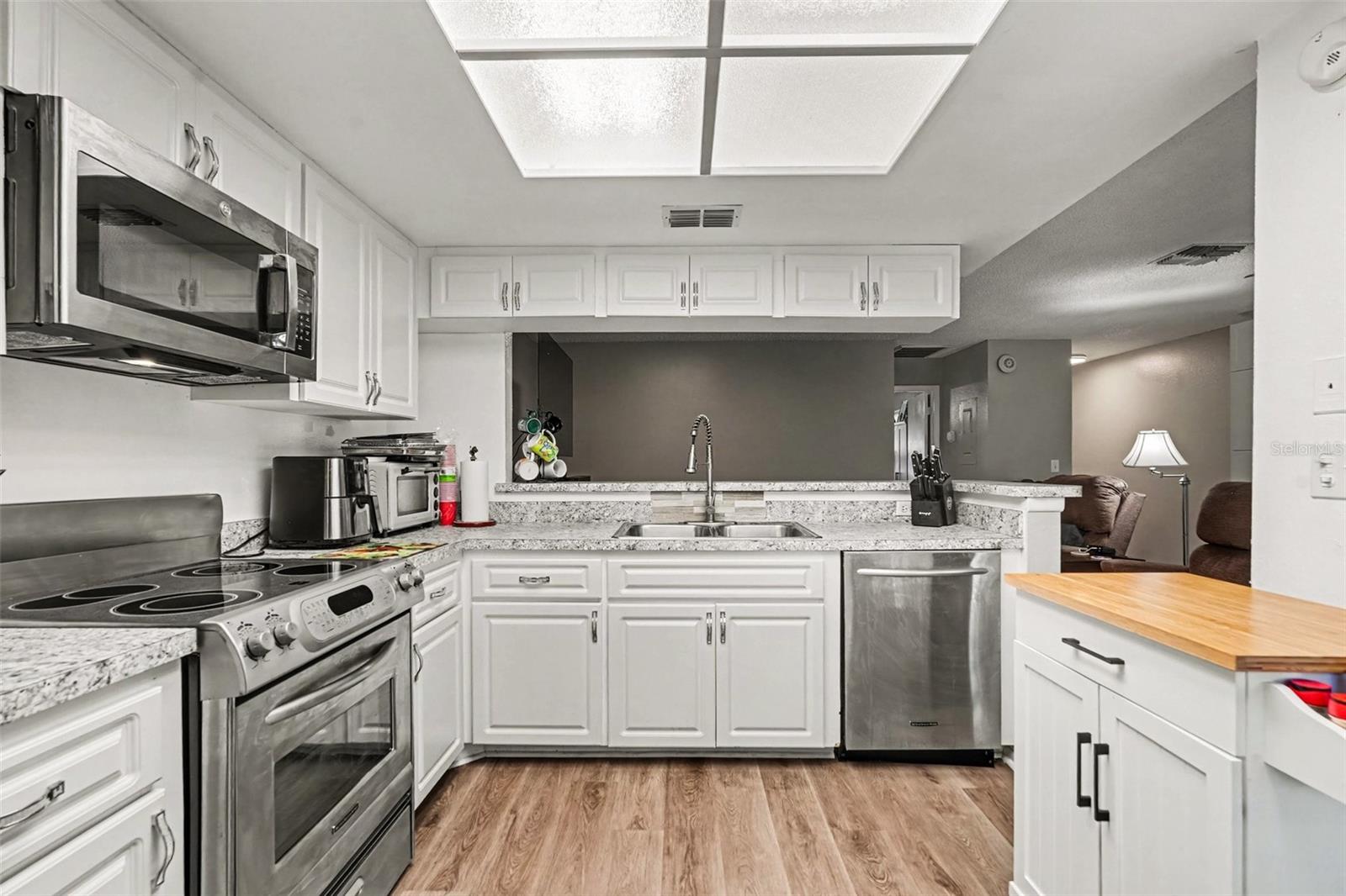 491 Exmoor Ter Property Photo 9