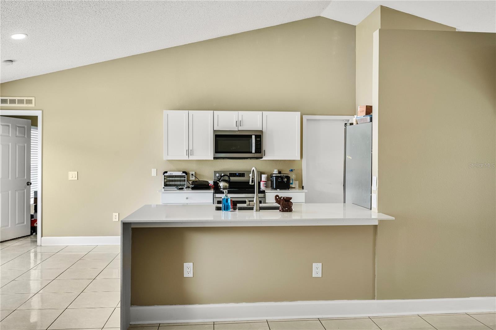 TB8544524 Property Photo 10