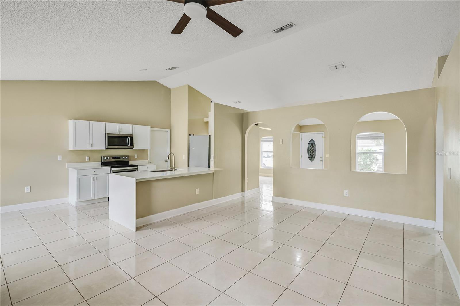 TB8544524 Property Photo 11