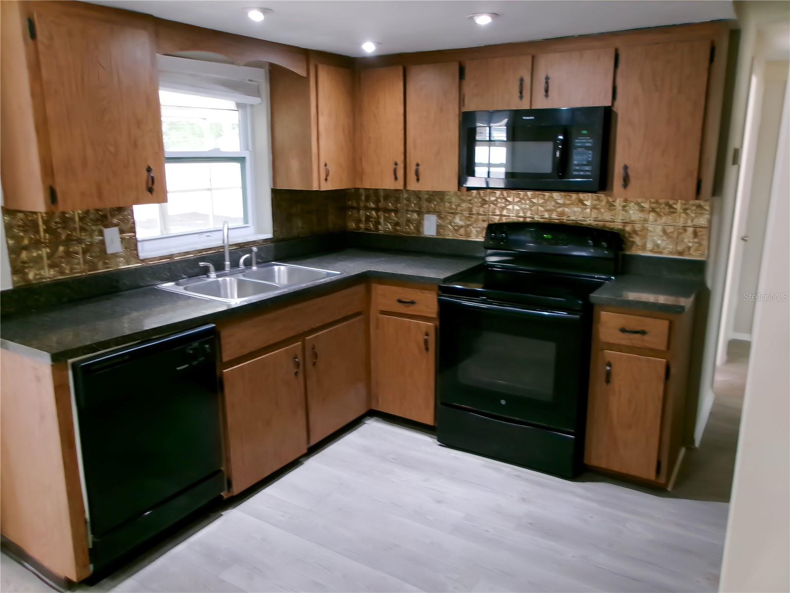 1421 Normandy Blvd Property Photo 4