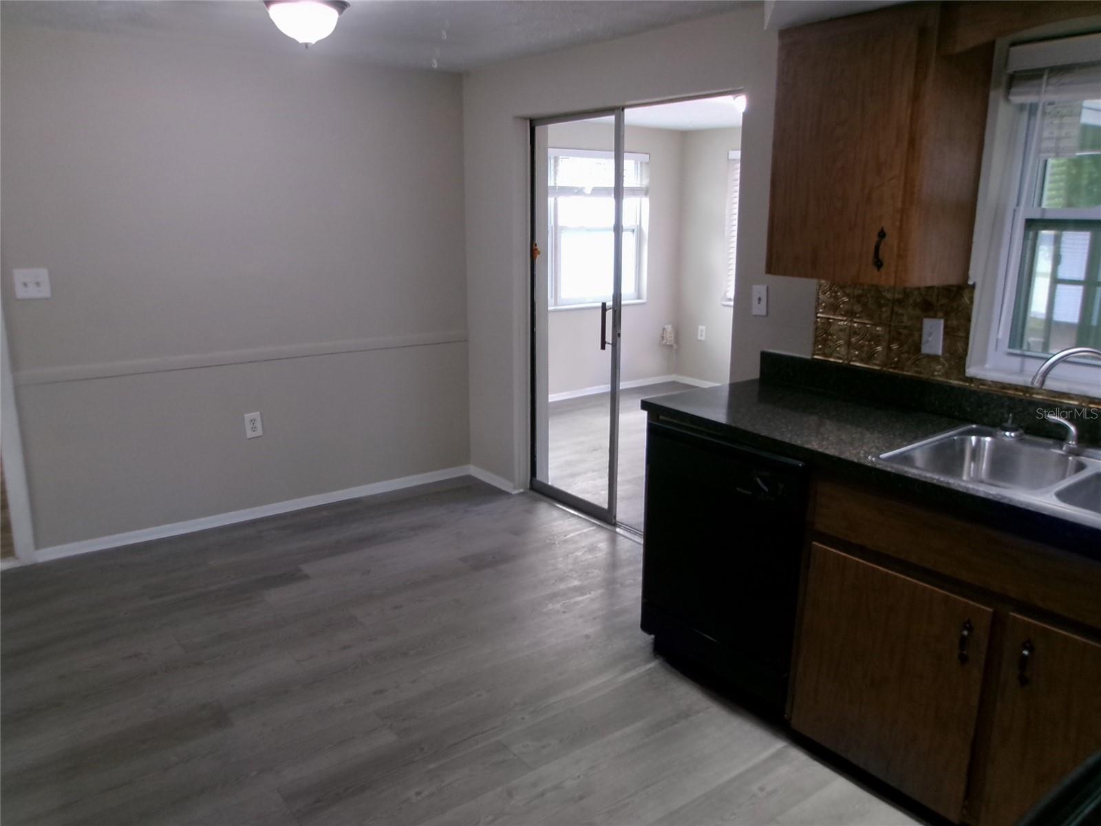 1421 Normandy Blvd Property Photo 12