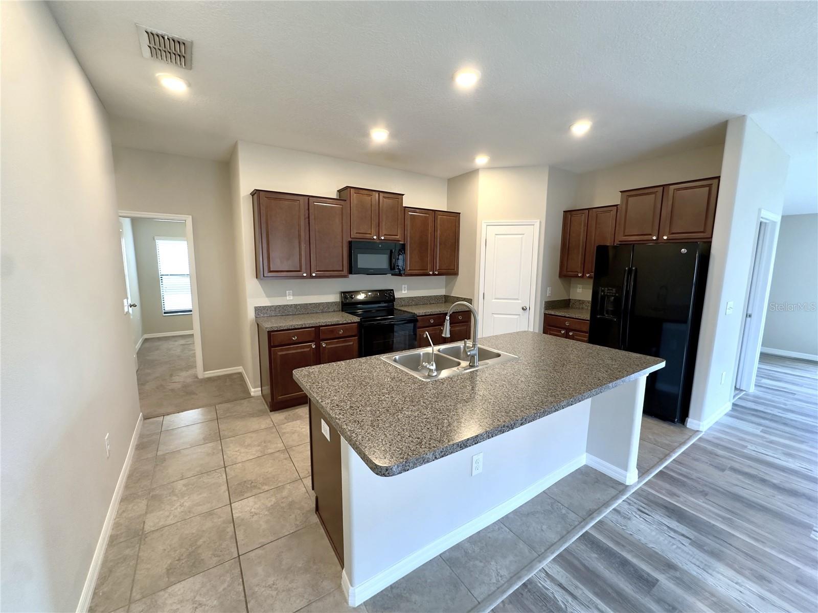 9746 Sage Creek Dr Property Photo 4