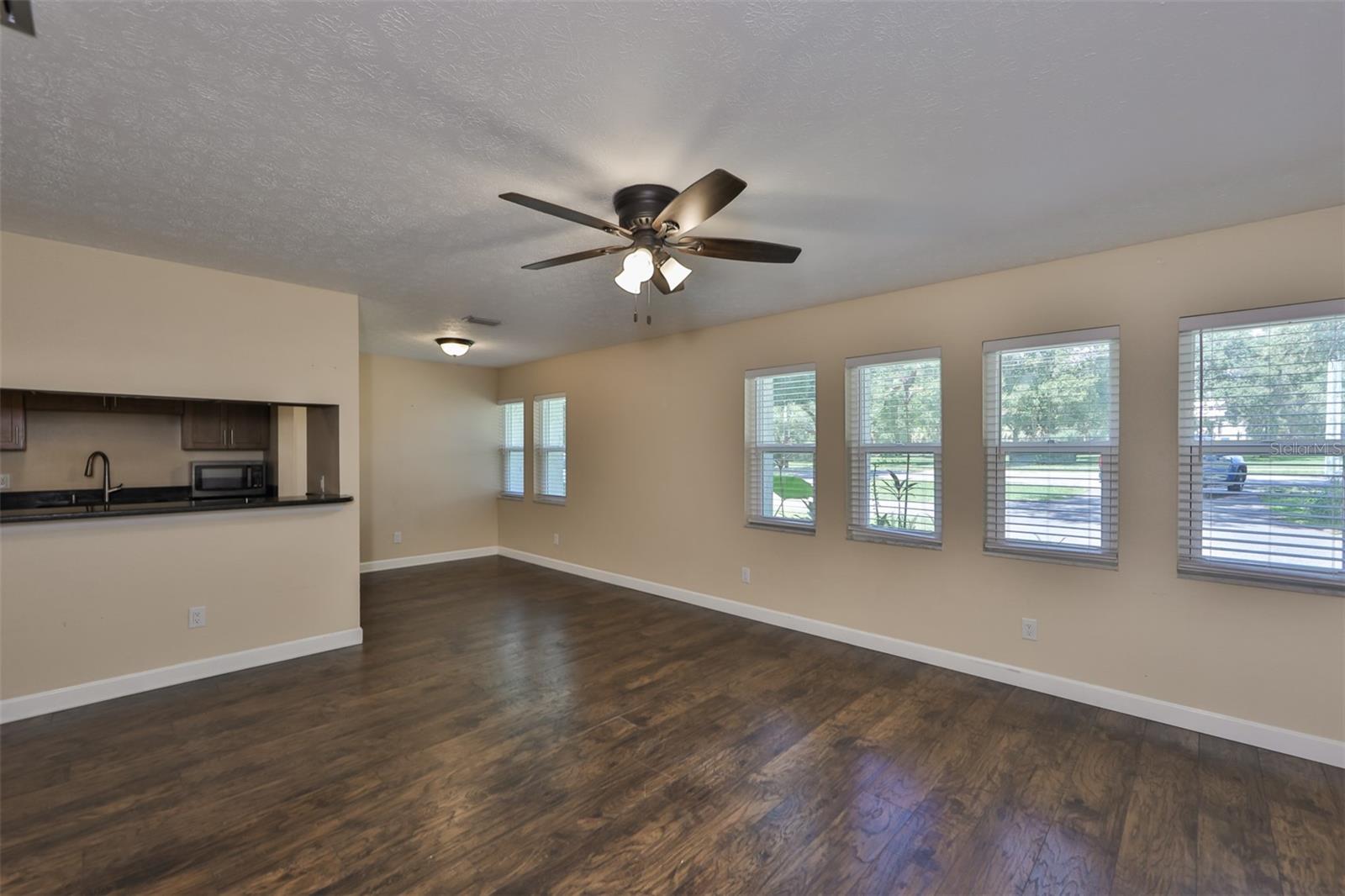 105 N Kingsway Rd Property Photo 2