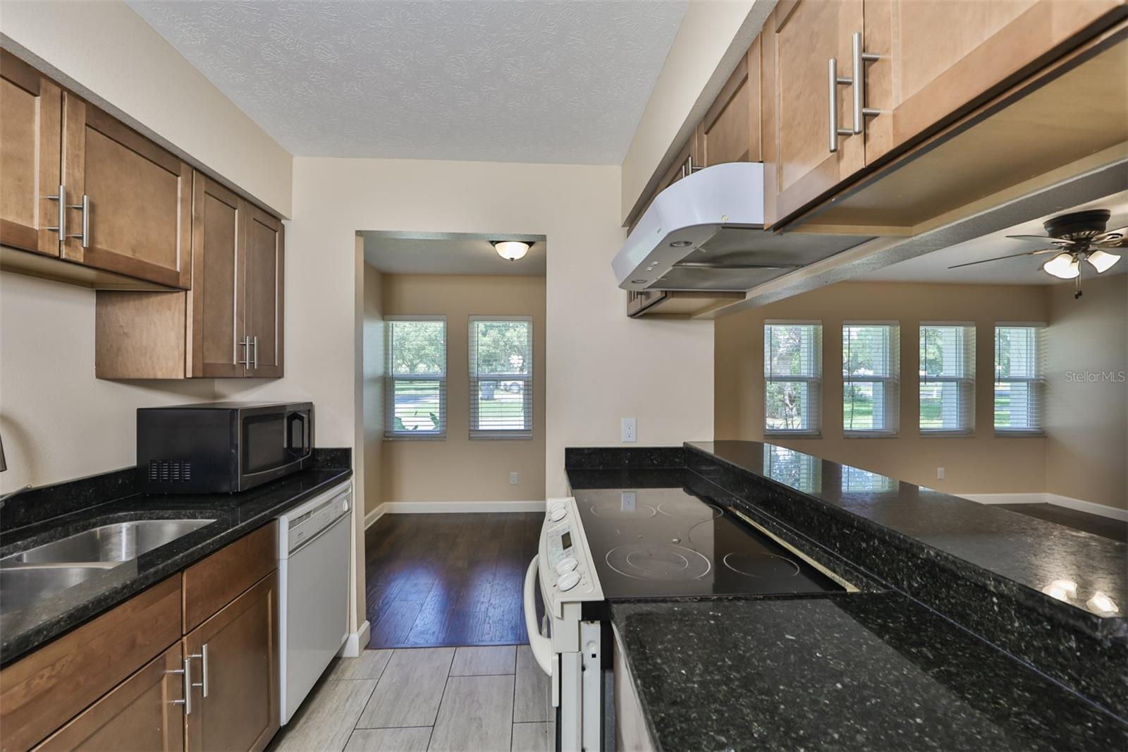 105 N Kingsway Rd Property Photo 3