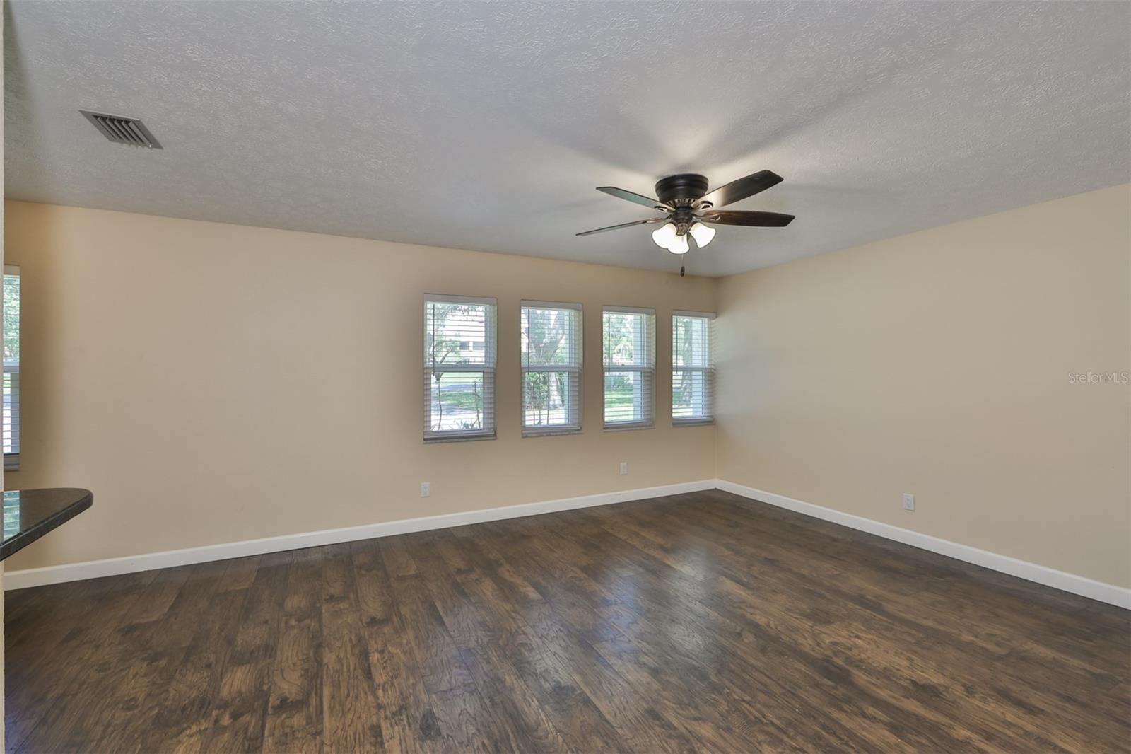 105 N Kingsway Rd Property Photo 7