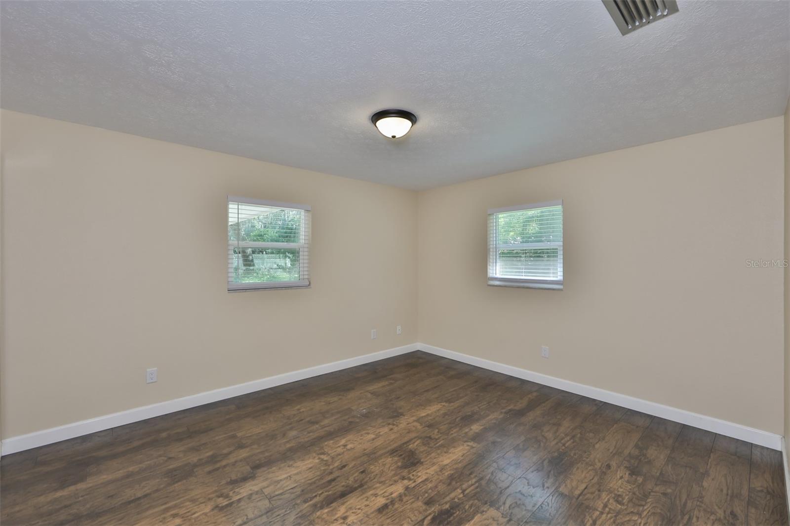 105 N Kingsway Rd Property Photo 16