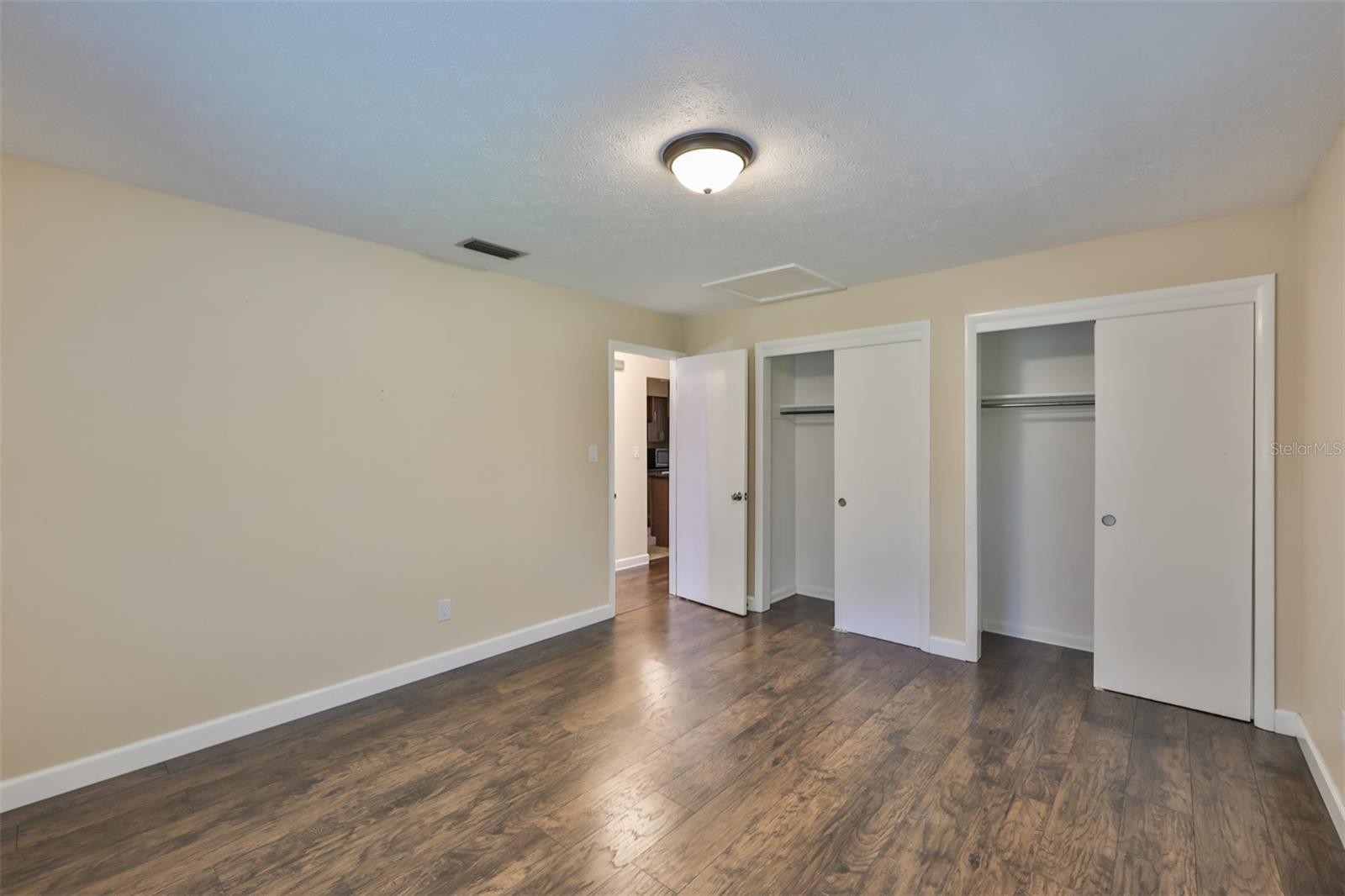 105 N Kingsway Rd Property Photo 17