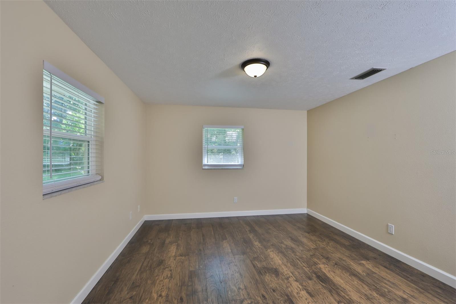 105 N Kingsway Rd Property Photo 19