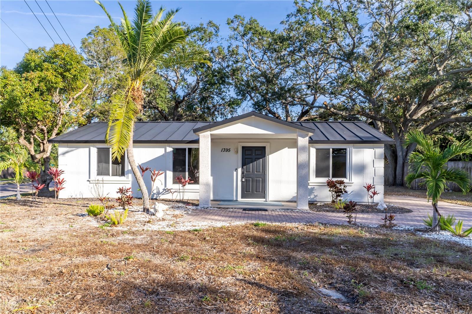 1395 Davis Rd Property Photo