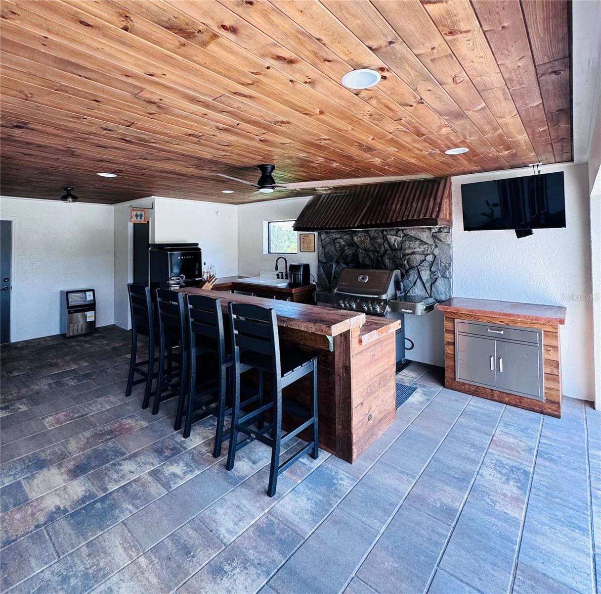 374 Catfish Creek Rd Property Photo 4