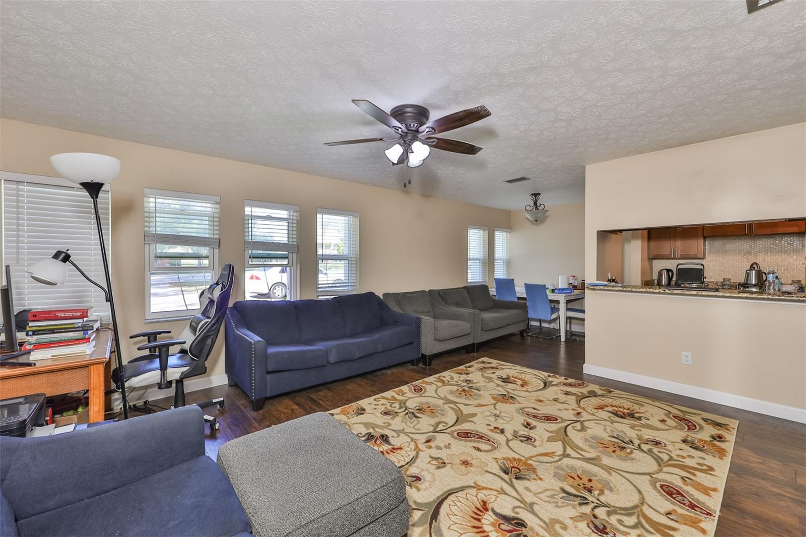 103 N Kingsway Rd Property Photo 2