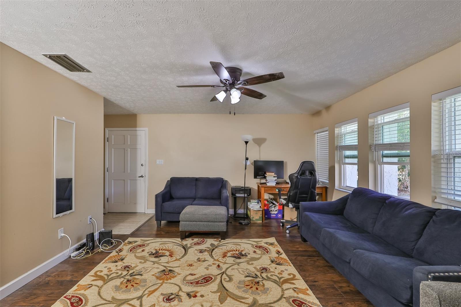 103 N Kingsway Rd Property Photo 9