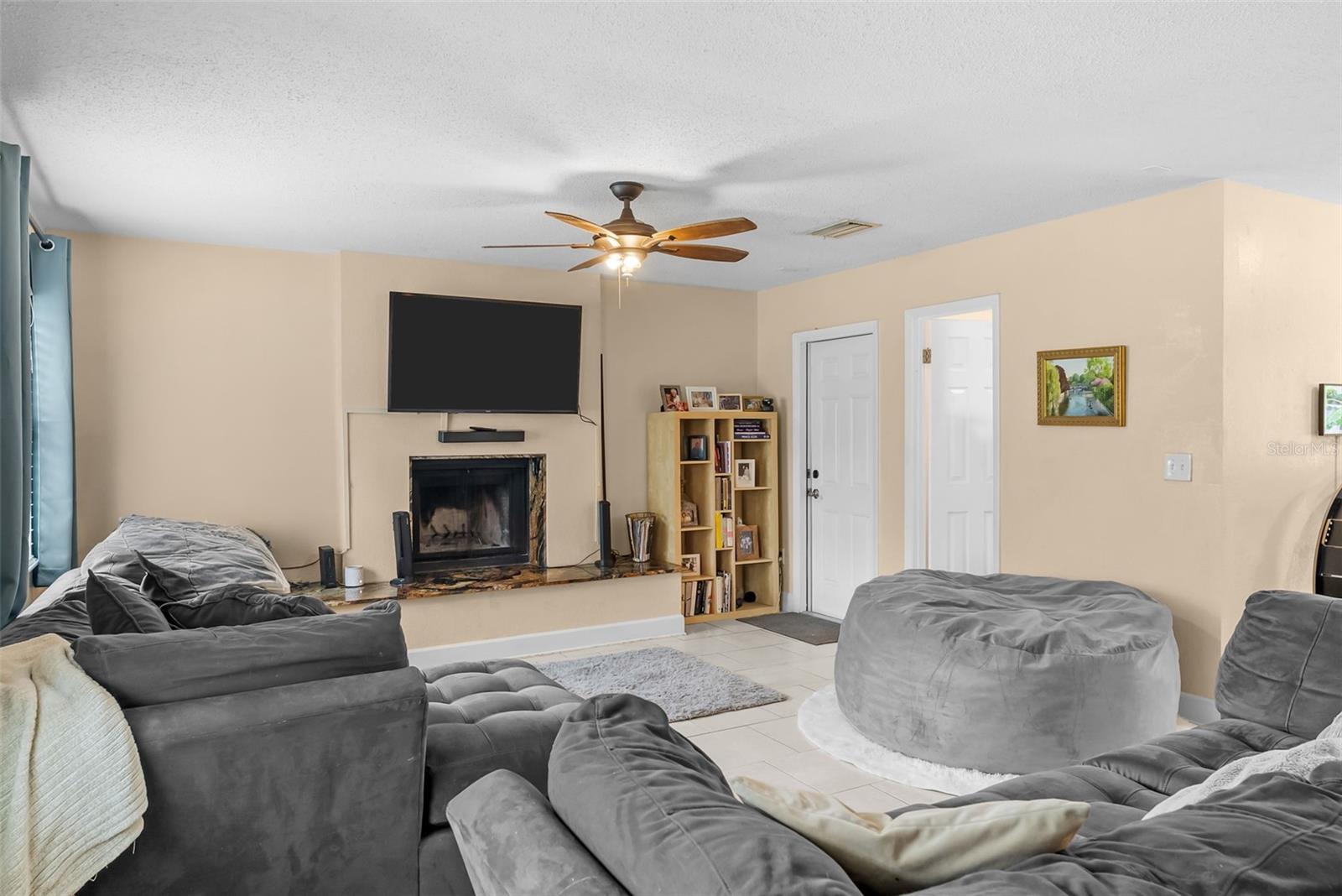 11199 Temple Ave Property Photo 4