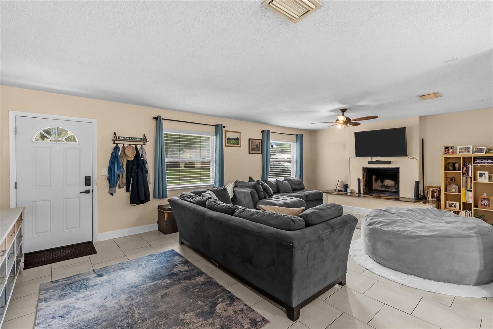 11199 Temple Ave Property Photo 6