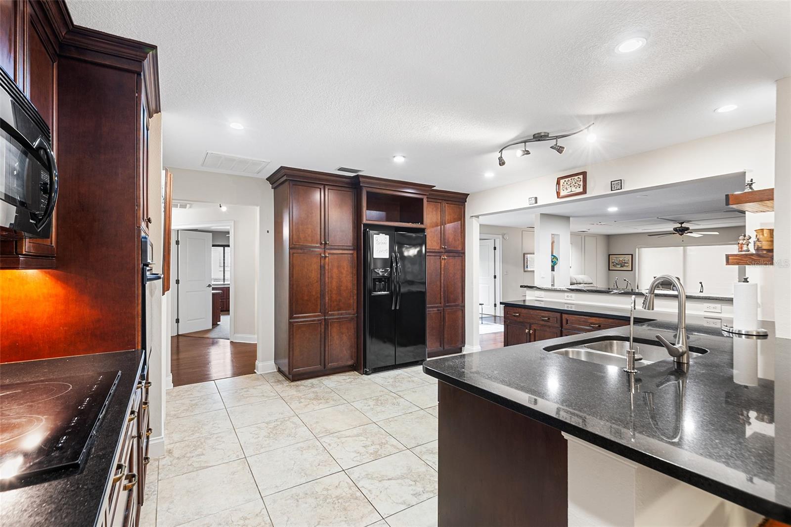 1007 Rolling Woods Ln Property Photo 10