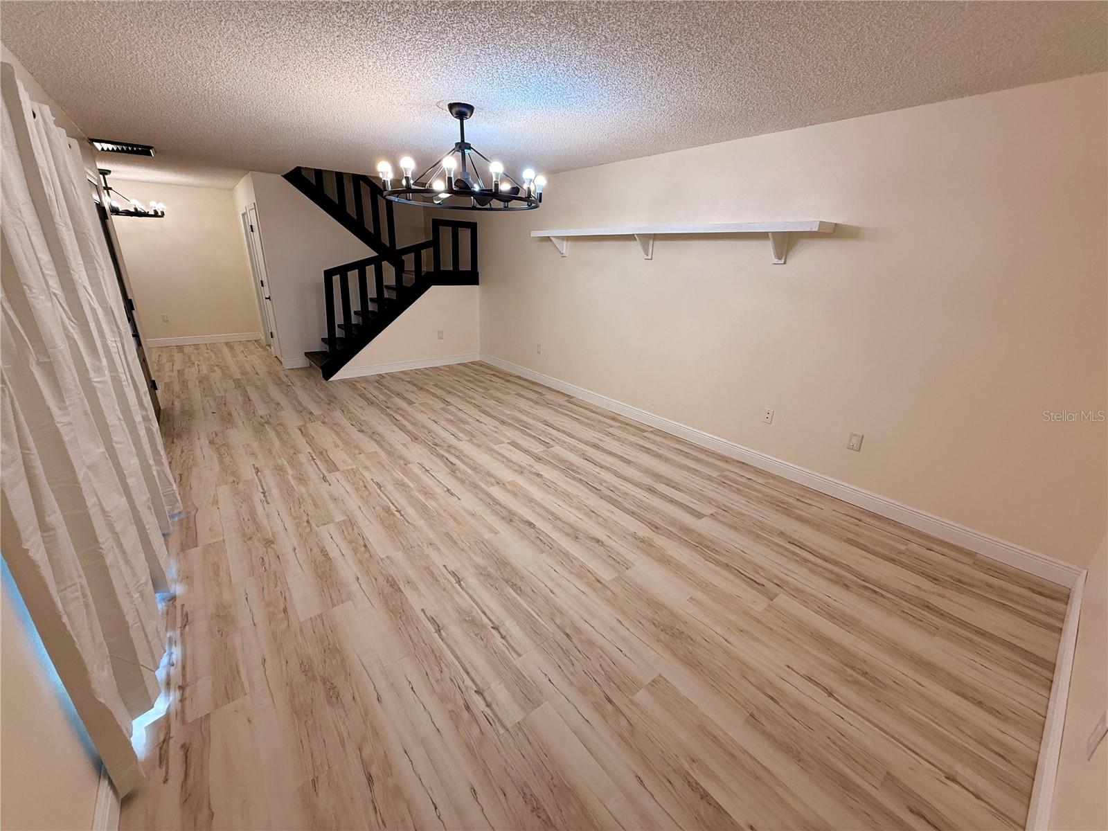 2747 5th Ct Property Photo 4