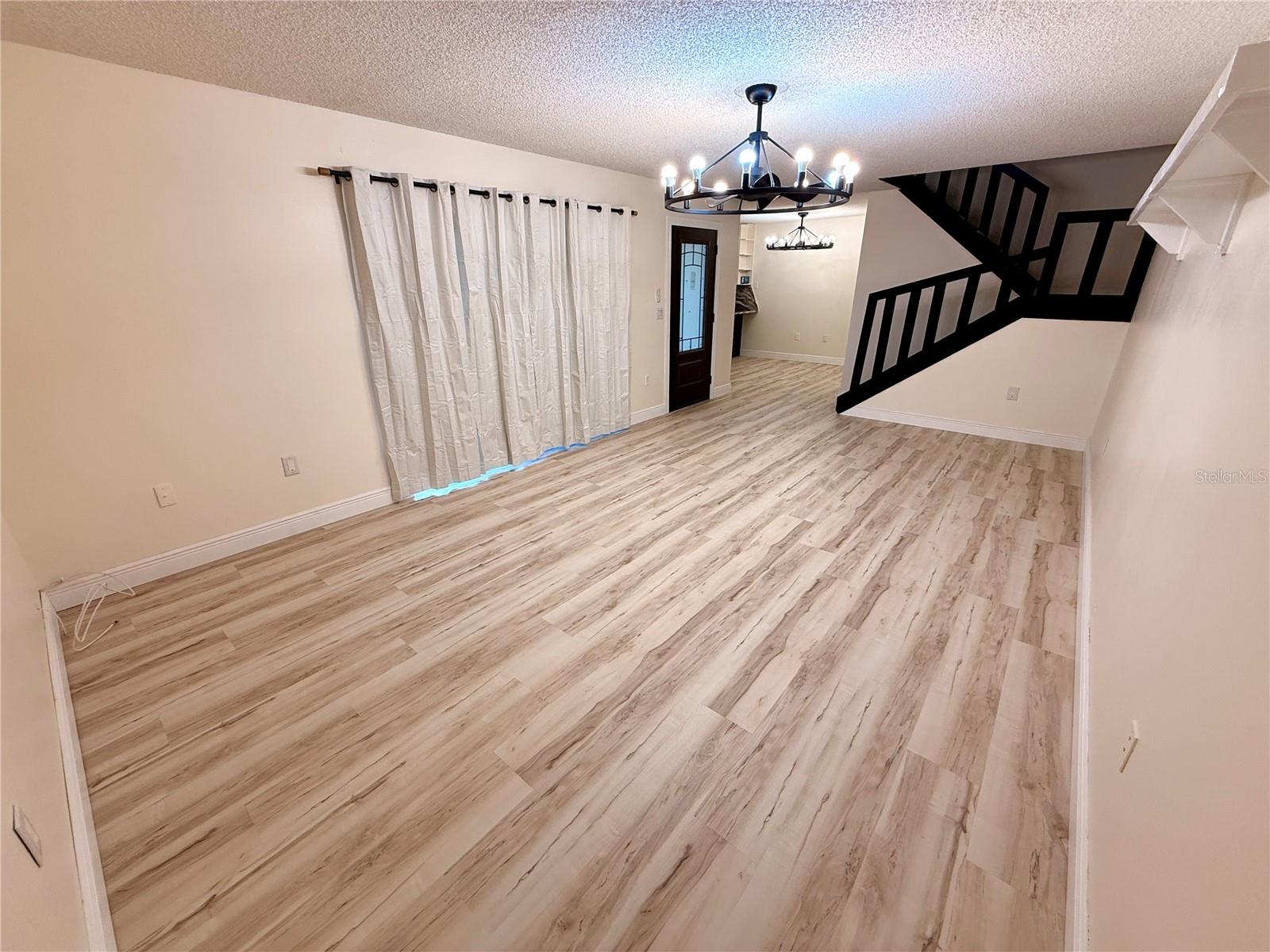 2747 5th Ct Property Photo 5