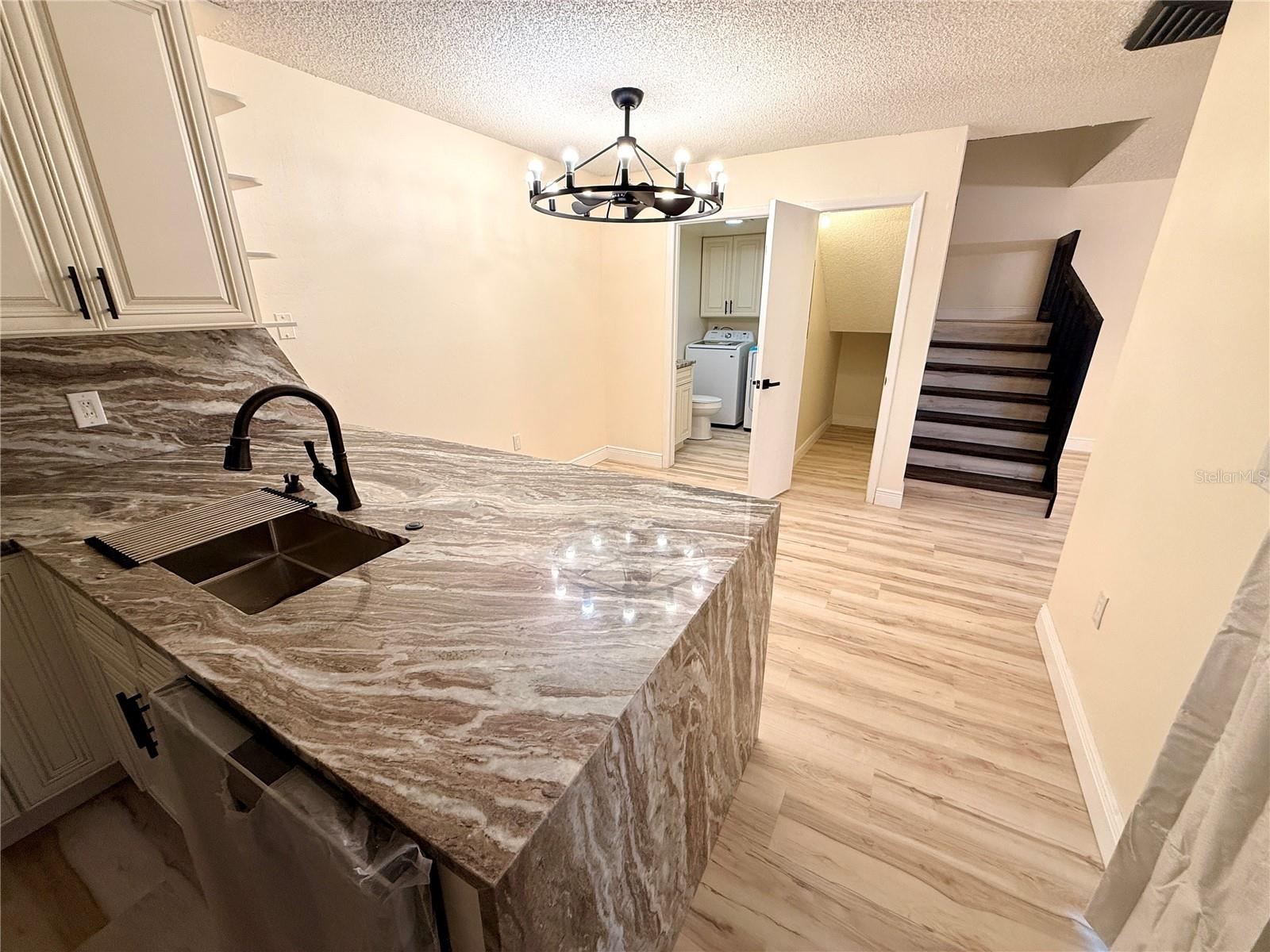 2747 5th Ct Property Photo 9