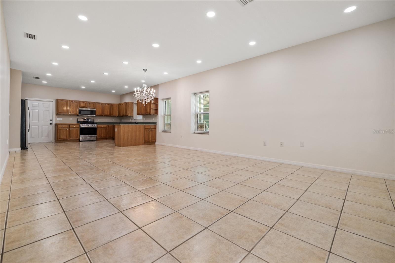 609 E Orange St #609 Property Photo 5