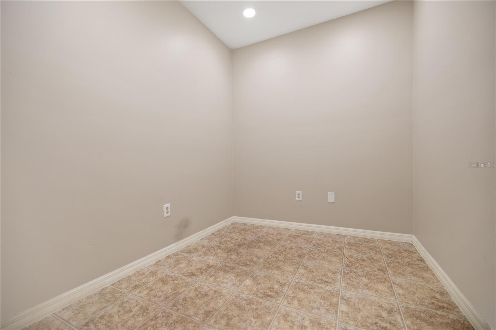 609 E Orange St #609 Property Photo 11