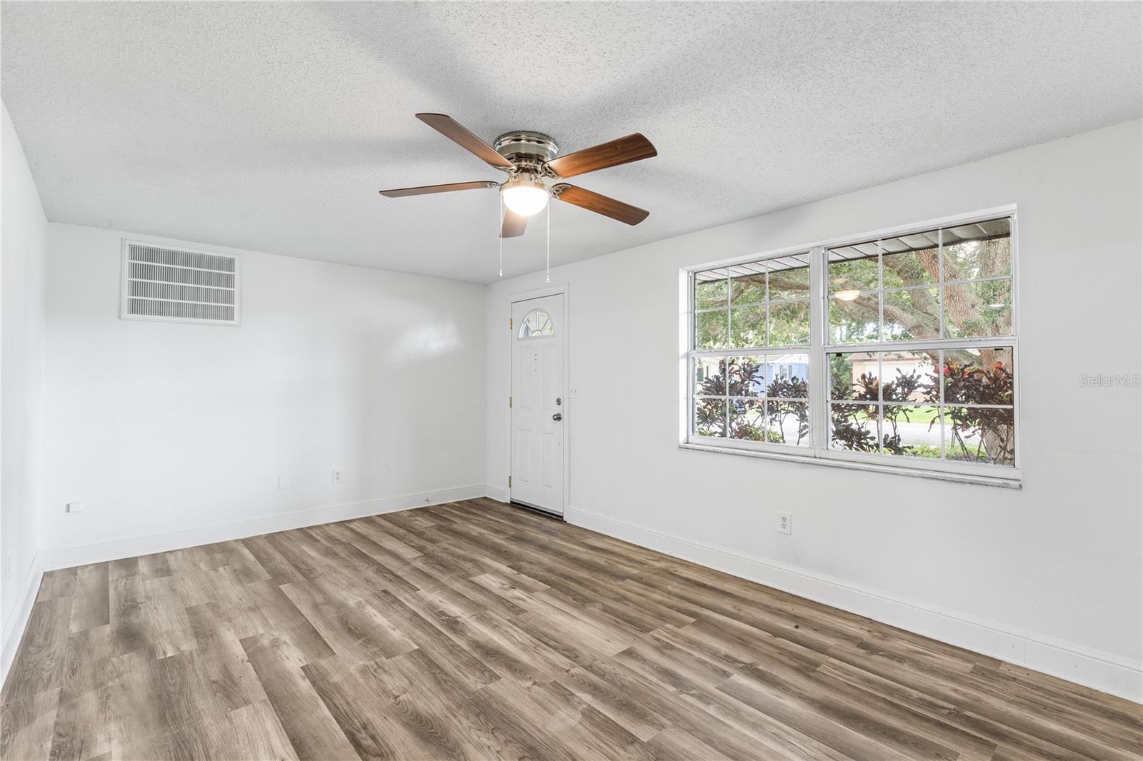 3308 Bainbridge Dr Property Photo 5