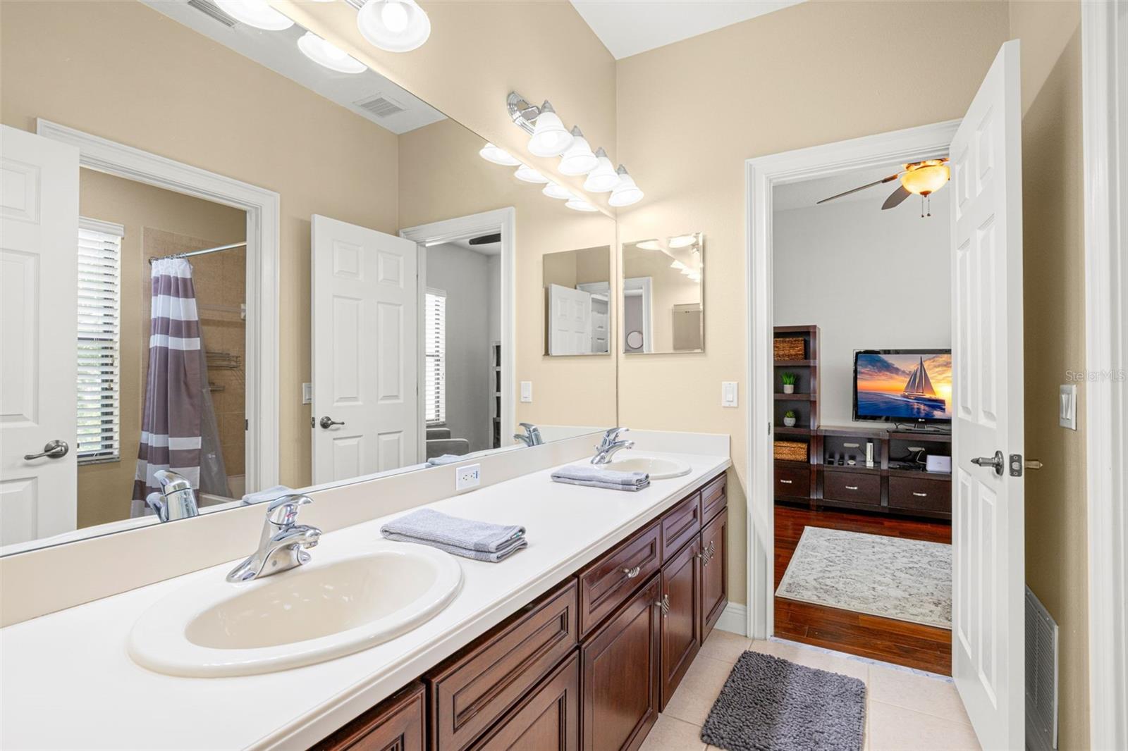 2675 Lakebreeze Ln S Property Photo 43