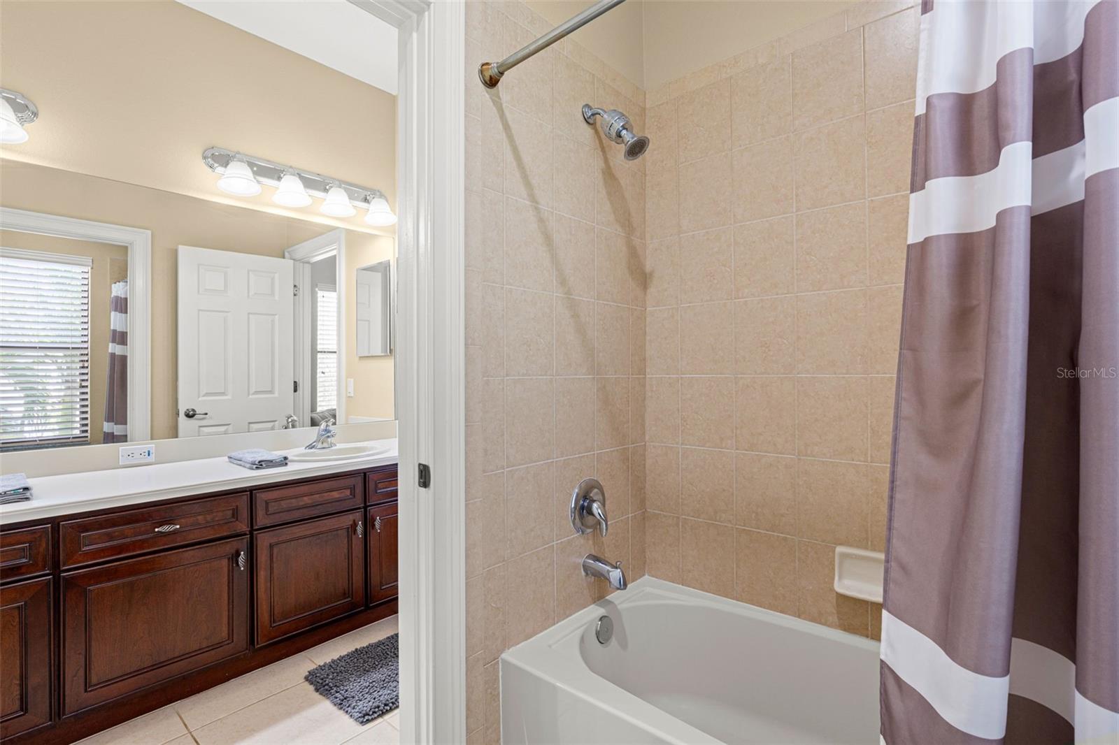 2675 Lakebreeze Ln S Property Photo 46