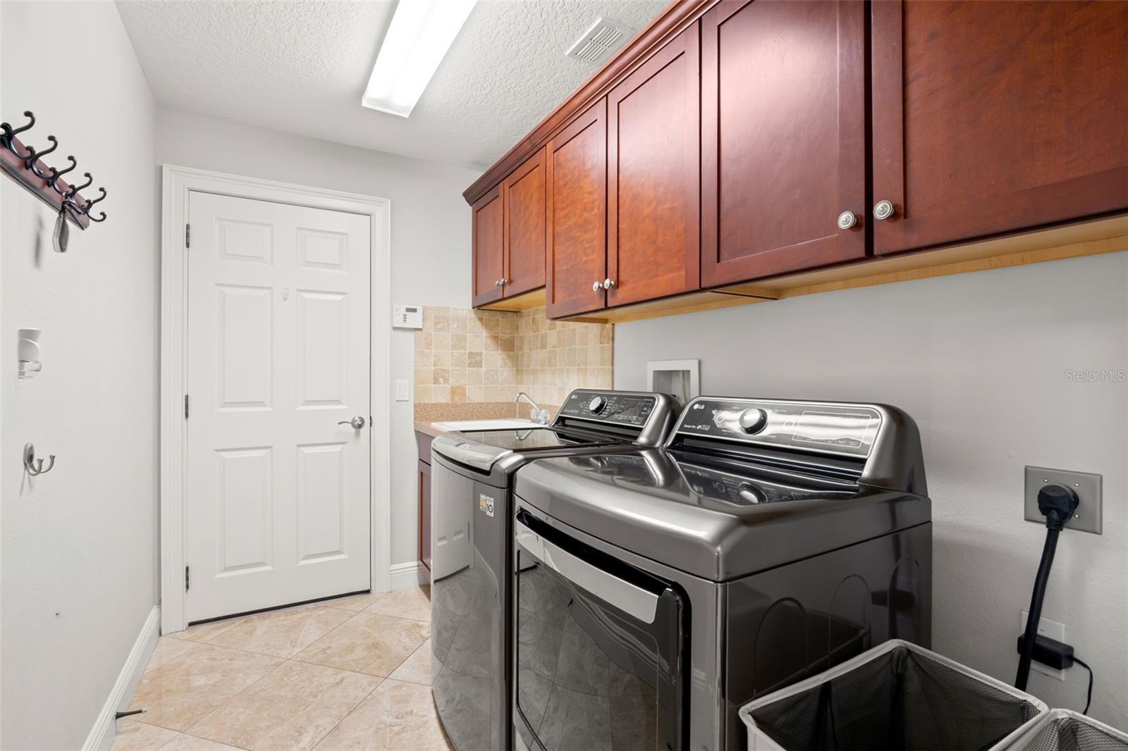 2675 Lakebreeze Ln S Property Photo 52