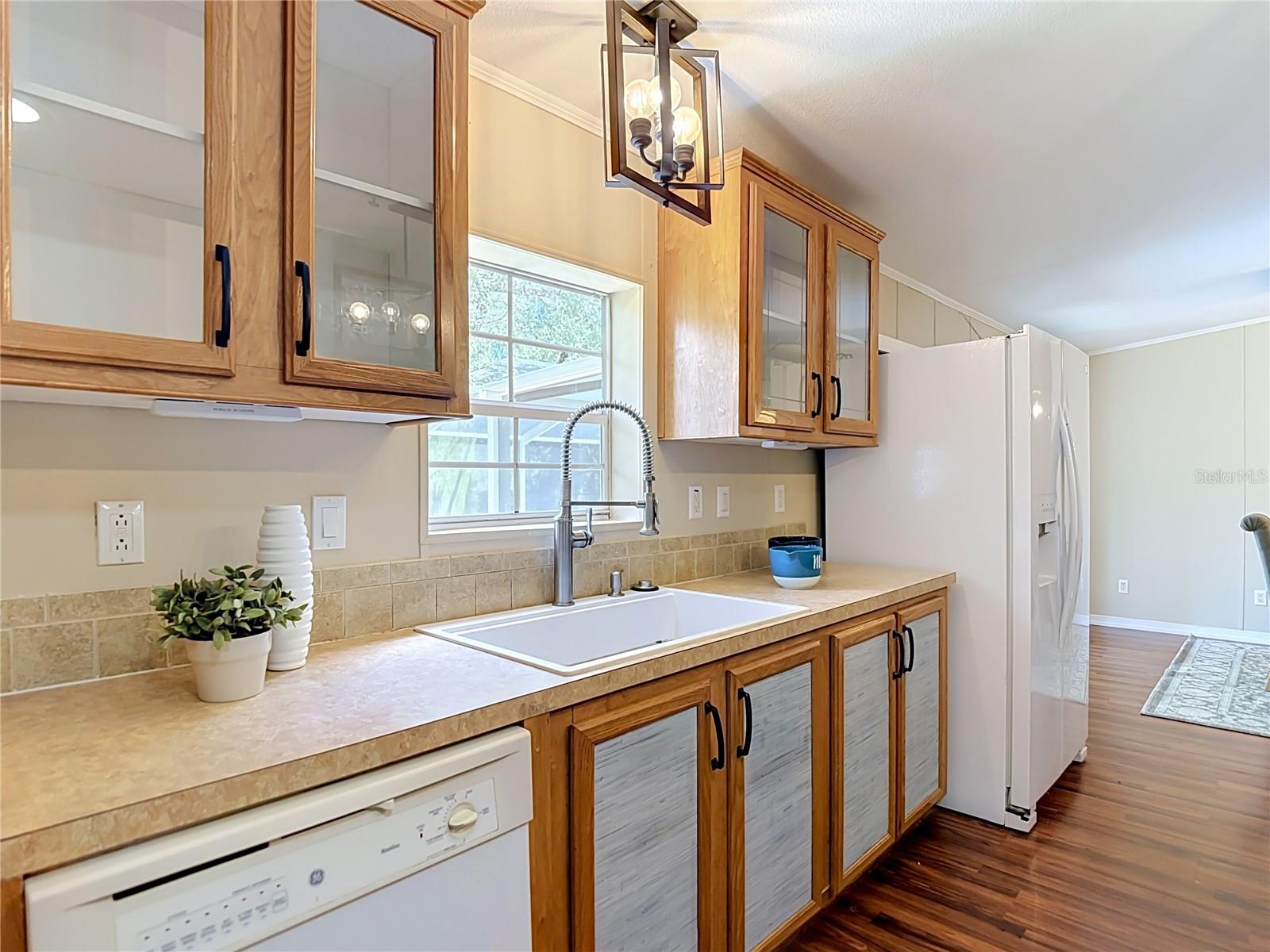 17235 Carlesimo Ave Property Photo 13