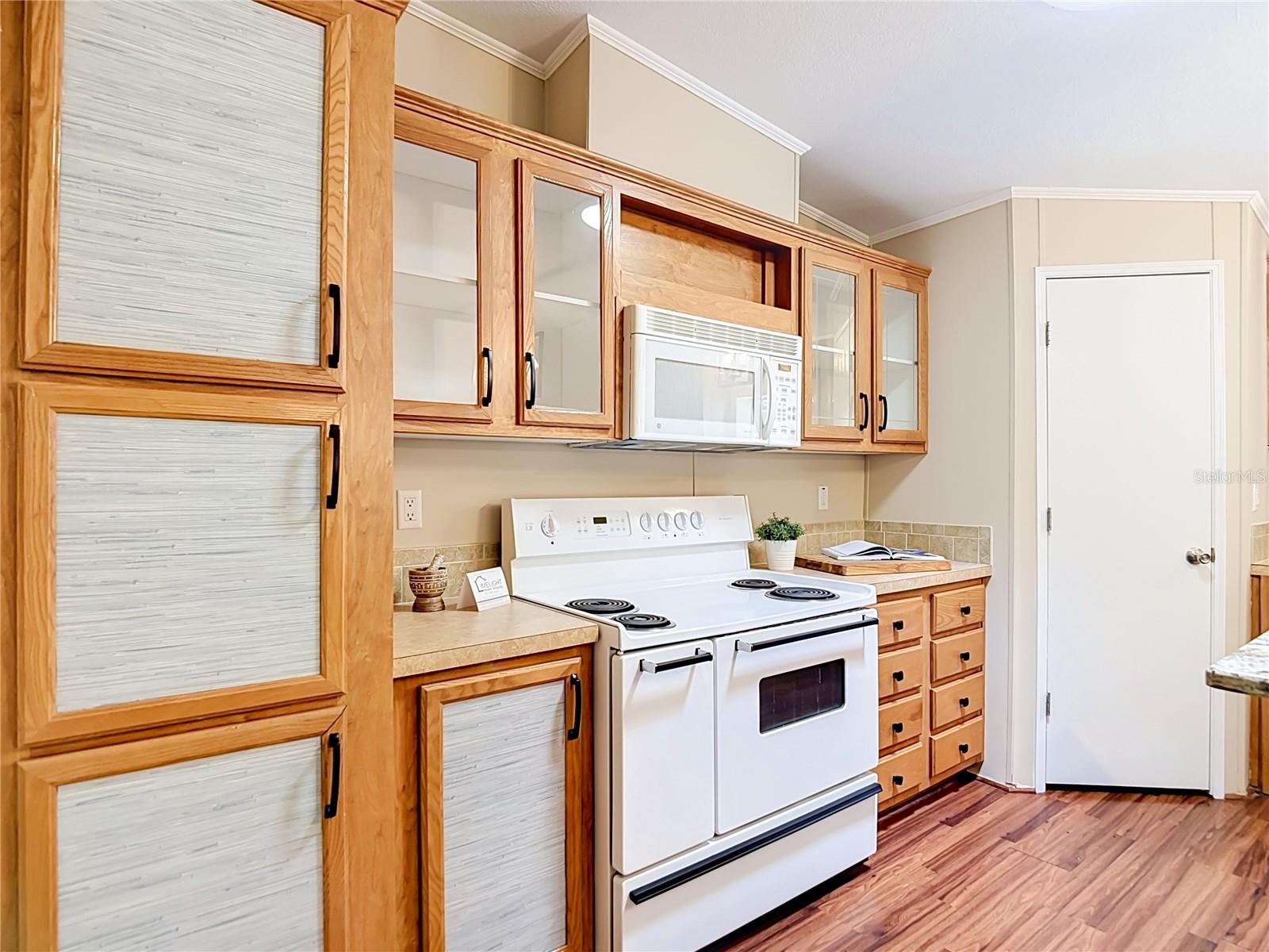 17235 Carlesimo Ave Property Photo 14