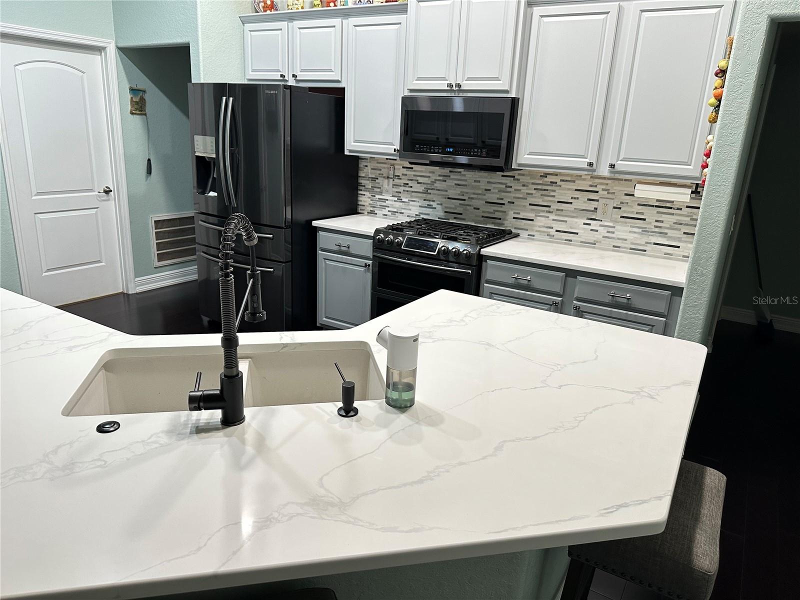 1555 Blue Sky Blvd Property Photo 2