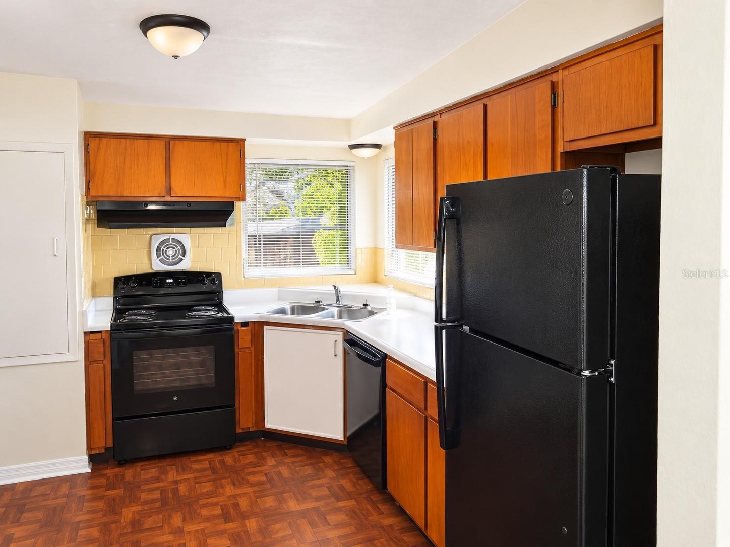 446 New York Ave Property Photo 4