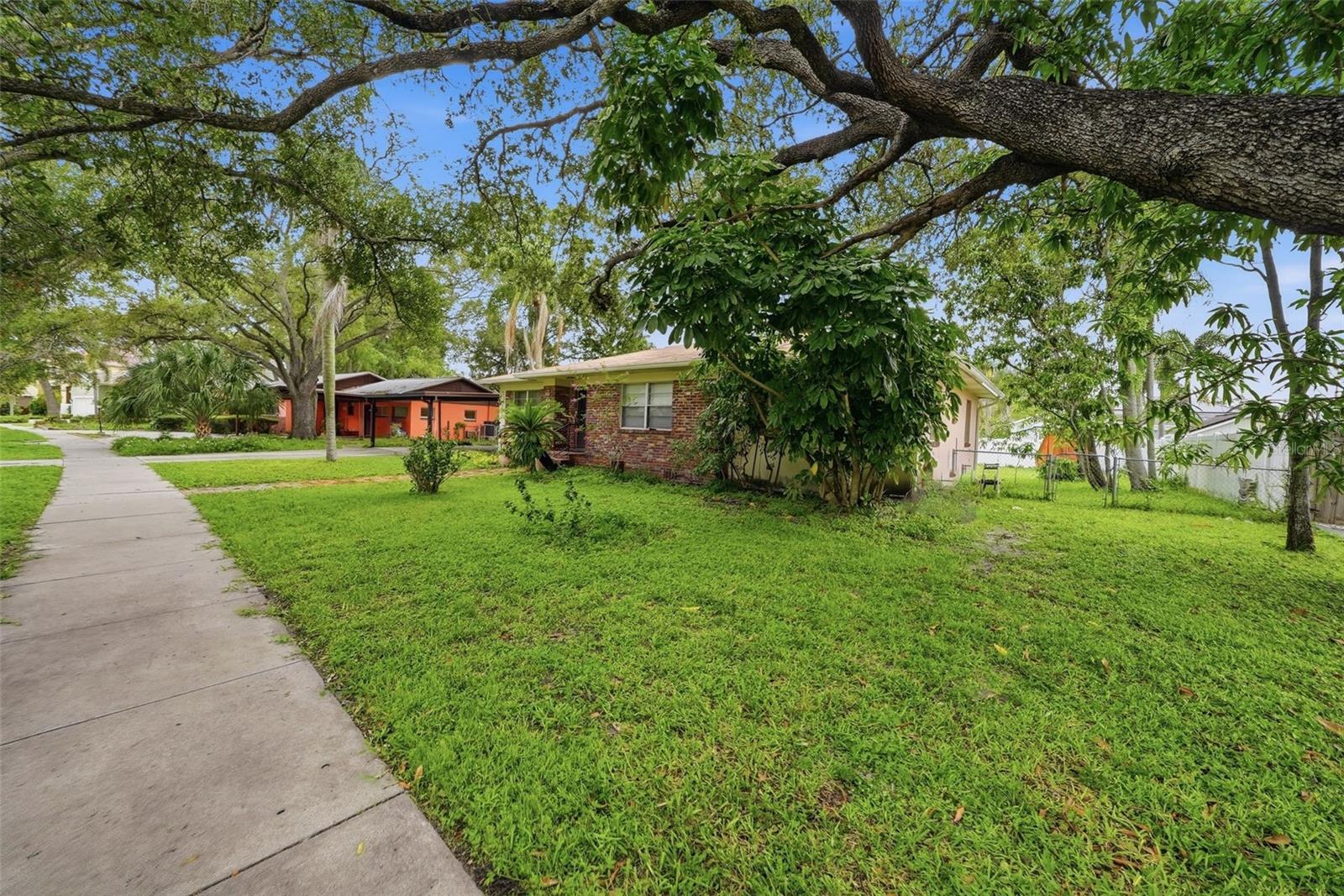 500 W Davis Blvd Property Photo 3