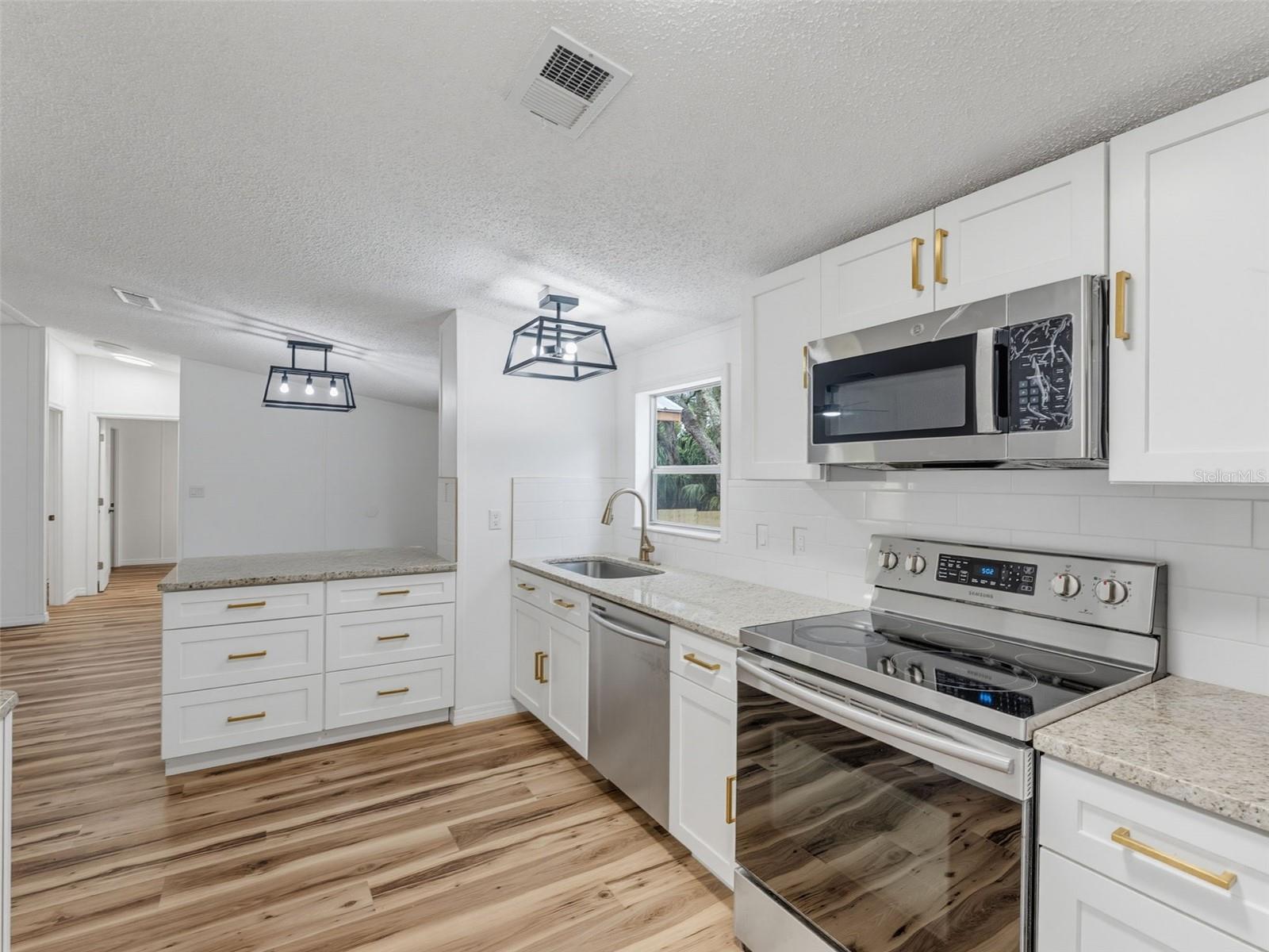 9637 Passaic Dr Property Photo 34