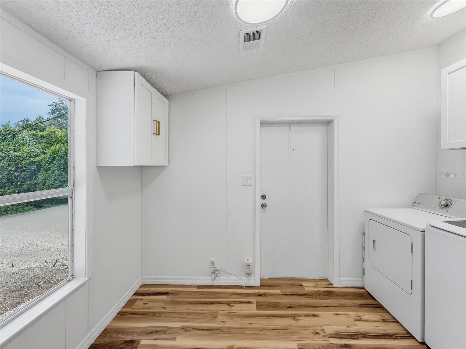 9637 Passaic Dr Property Photo 36