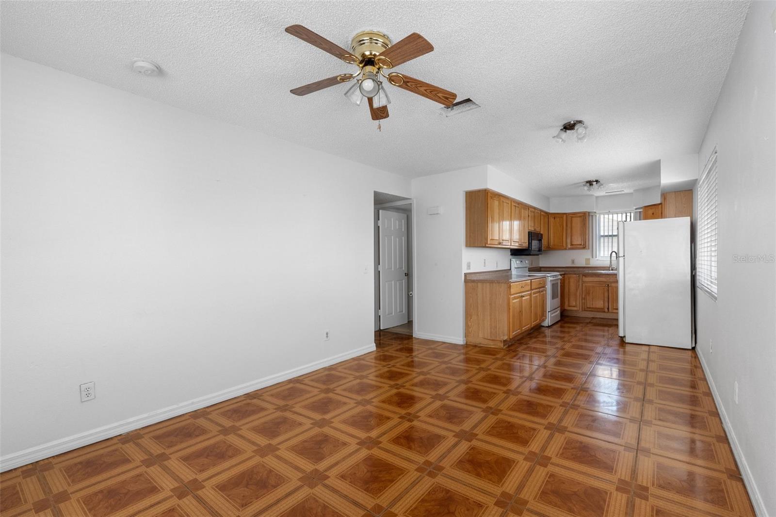 18105 1st St E Property Photo 10