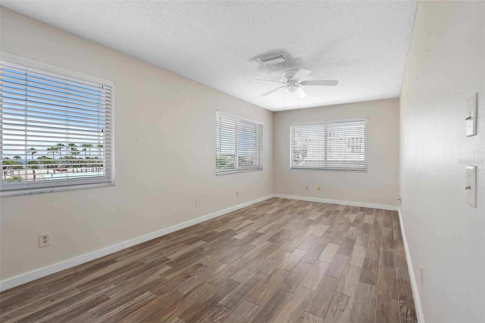 18105 1st St E Property Photo 23