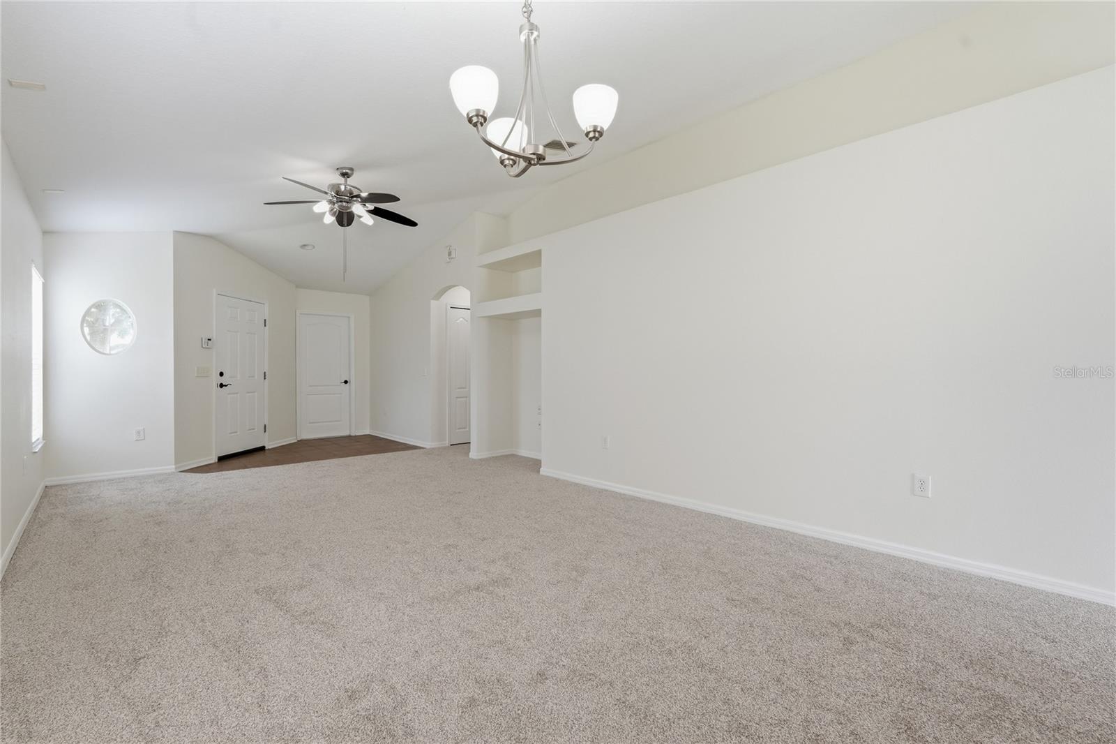 TB8544796 Property Photo 12