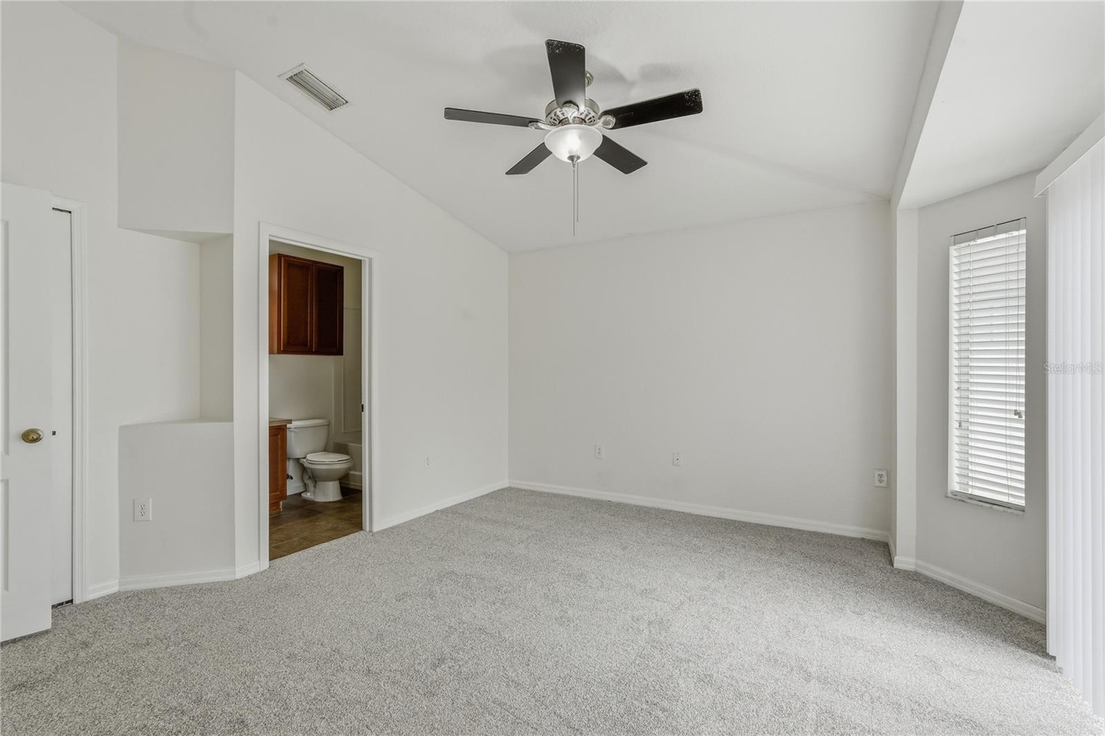 TB8544796 Property Photo 22
